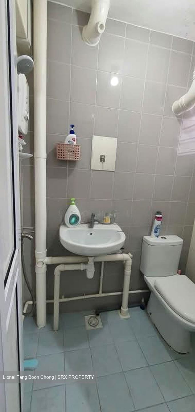 Hougang Avenue 1 (D19), Shop House #581731921